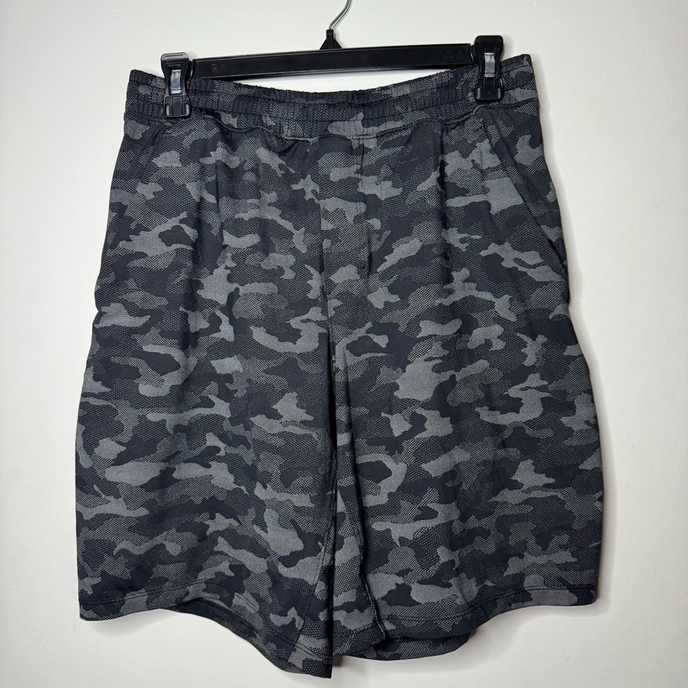 Lululemon Men's Camo Gray Shorts